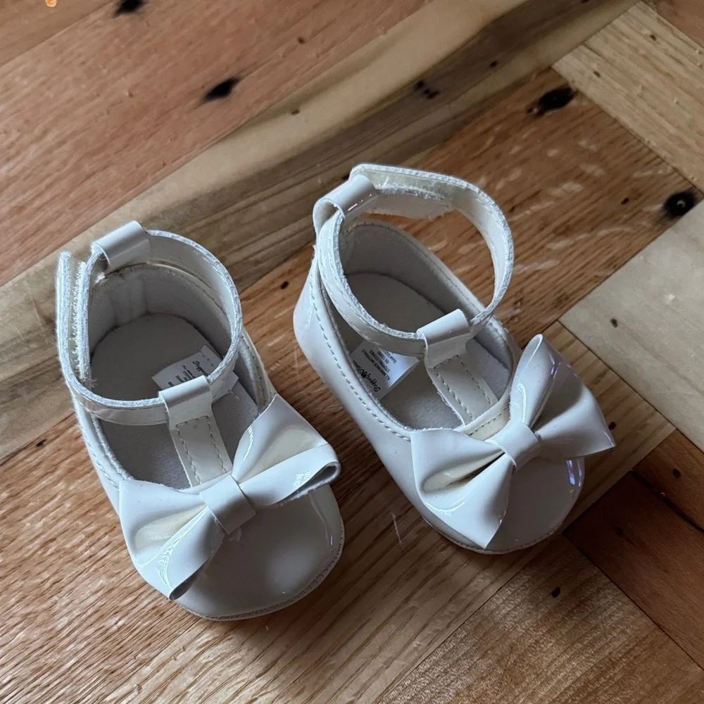 Elegant White Kids Shoes with Bow